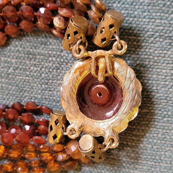 Vintage Necklace and Clip On Earrings Set - Picture 6 of 7